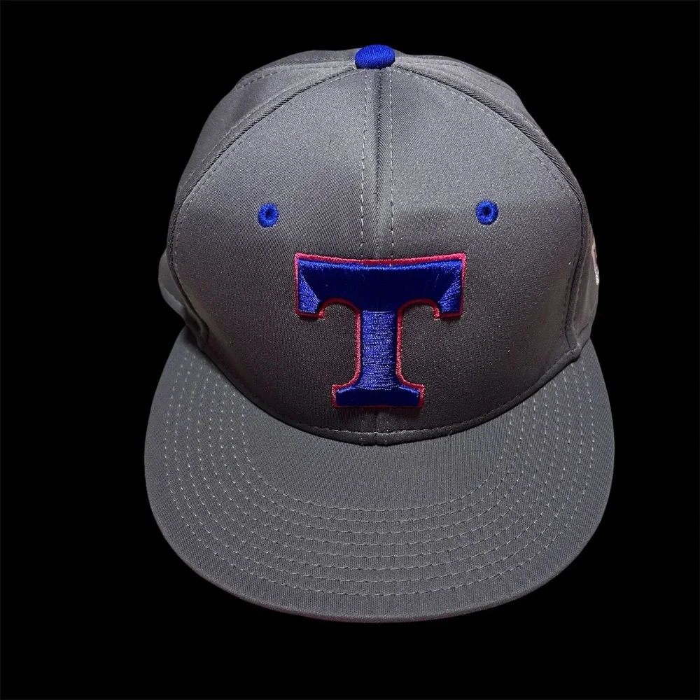 The Game Pro Texas Rangers Fitted‎ Baseball Hat Grey Blue Red Size 7 GP400 Cap
